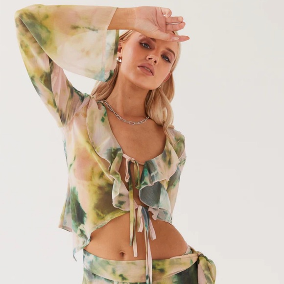 Peppermayo Exclusive - Sariah Tie top-
Rainforest - Picture 1 of 4